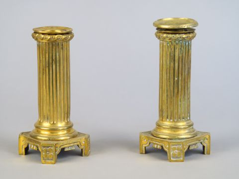 Paire de bougeoirs en bronze début XIX ème de style Louis XVI, à décor