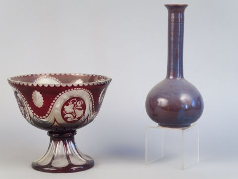 Soliflore en céramique sang de bœuf  Coupe sur piédouche en cristal ru