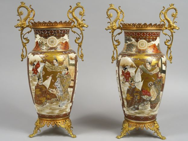 	Paire de vases montés en céramique polychrome de Satzuma, monture lai