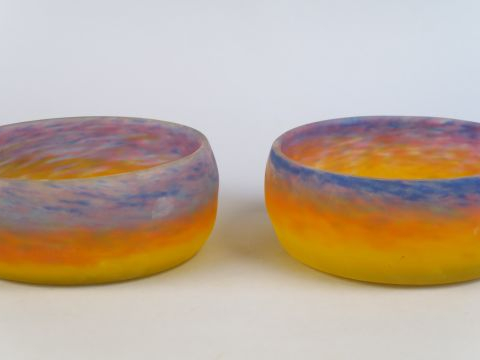 	MULLER. Paire de coupes Art Déco en verre polychrome