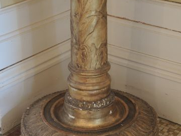 Sellette 1900 en bois et stuc doré, à décor de branches d’oliviers et 