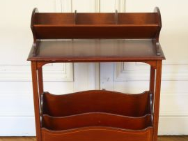 Guéridon de bibliothèque de style Directoire en acajou et acajou filet