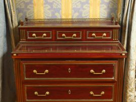 Mobilier de chambre à coucher de style Louis XVI en acajou et placage 