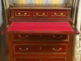 Mobilier de chambre à coucher de style Louis XVI en acajou et placage 