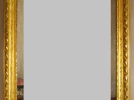 Vente aux enchères Glace de cheminée Napoléon III en bois et stuc doré, à décor de deux c