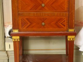 Mobilier de chambre à coucher de style Louis XVI en marqueterie, ornem