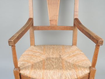 	Paire de fauteuils paillés de style Directoire, dossier ajouré à gerb