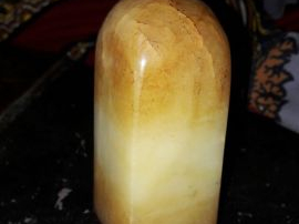 Seau de forme quadrangulaire à partie supérieure arrondie, en jade cél