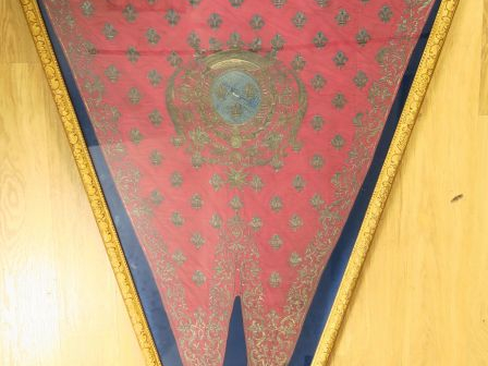 Superbe guidon de cavalerie en soie du Régiment de Dragons d’Orléans (