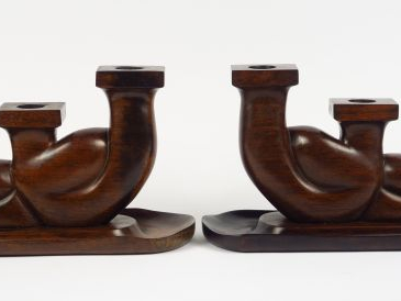 Paire de candélabres 1940 en acajou, éclairant à trois lumières. 20 x 