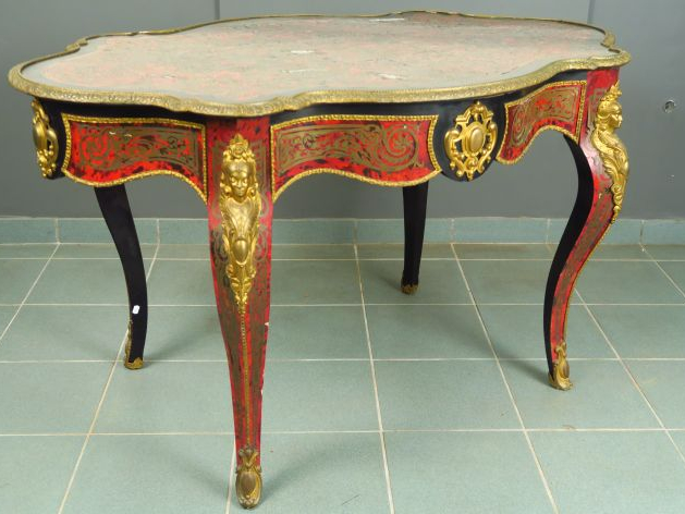 Table de milieu Napoléon III en marqueterie Boulle de laiton sur fond 