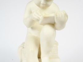 Sujet XIXe en albatre 'L'amour écrivant'. H. : 43 cm. (Petits accident
