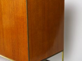 Enfilade XXe en palissandre et métal.  Dim. : 180.5 x 91.5 x 48.5 cm