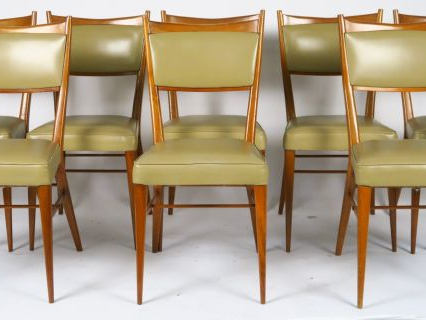 Suite de 8 chaises 1950 en bois naturel, garniture de cuir vert amande