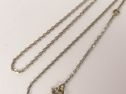 Chaine en or blanc, maille forçat. Poids 3,1 g