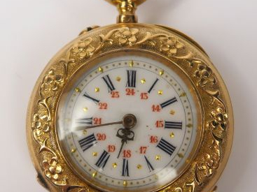 Montre de col en or, signée Dubouch à Auch. Poids tel : 24,8 g