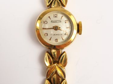 Montre de dame, cadran et bracelet articulé en or. Poids tel : 19,9 g