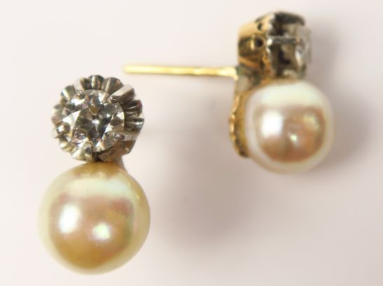 Paire de boucles d'oreilles ornées de diamants taille ancienne de 0,48