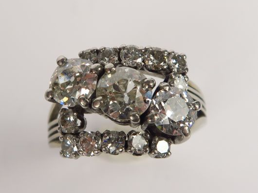 Bague ornée de trois diamants taille ancienne, de 0,60 carats environ 