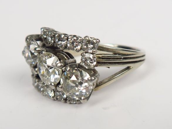 Bague ornée de trois diamants taille ancienne, de 0,60 carats environ 