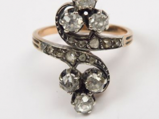 Vente aux enchères Bague ornée de six diamants taille ancienne et de petites roses. Montu
