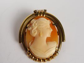 Camée sur coquillage, monture en plaqué or