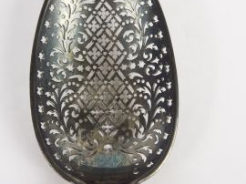 Cuillère à olives en argent XVIIIe. Poids : 150 g