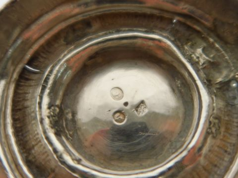 Timbale tulipe en argent,  poinçon au coq, à décor gravé de fleurs et 