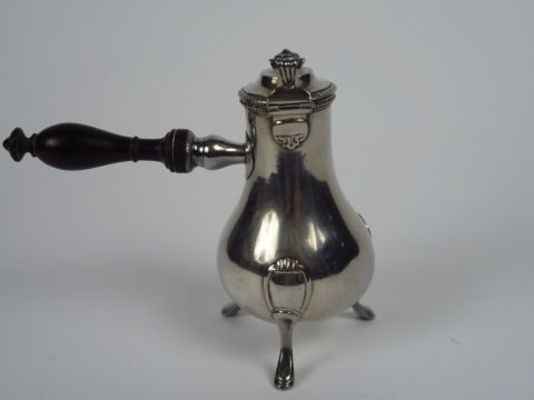 Verseuse égoïste de style Louis XV, fin XVIII ème, en argent, piètemen