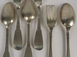 Suite de 2 paires et paire de couverts XVIIIe en argent. Poids des 6 p