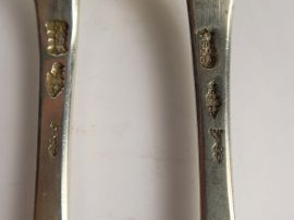 Suite de 2 paires et paire de couverts XVIIIe en argent. Poids des 6 p