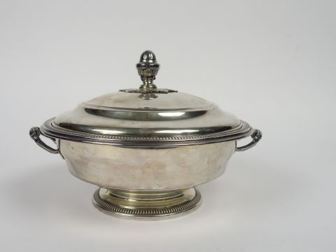 Légumier de style Louis XVI en argent, poinçon Minerve, à décor de god