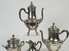 Service à café et à thé quatre pièces de style Louis XV en argent, poi