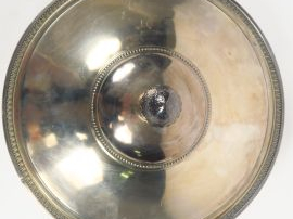 Légumier de style Empire en argent, poinçon Minerve, les anses en form