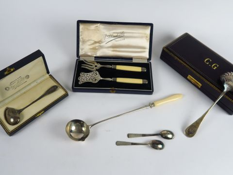 Louche à punch en argent, poinçon Minerve et ivoire  	Quatre différent