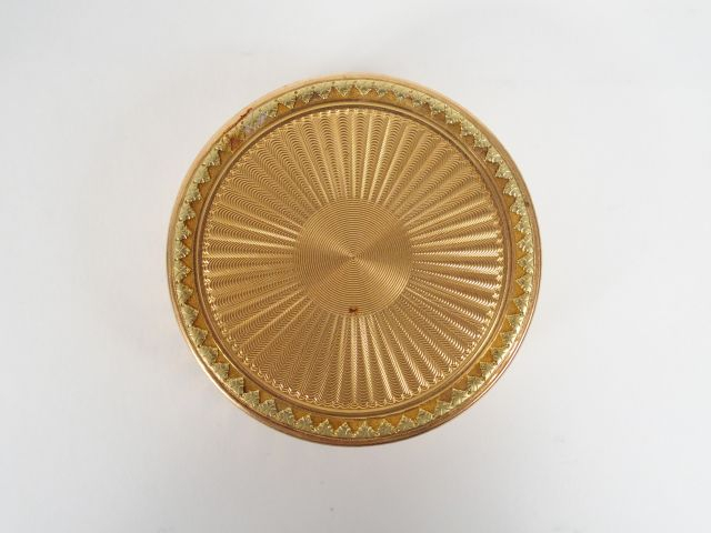 Boite Louis XVI en or jaune. Poids: 78,4gr