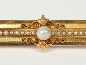 Broche barette Napoléon III en or jaune, motif central incrusté de per