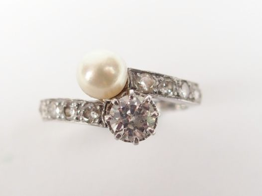 Bague Toi et Moi monture or blanc, ornée d'un d'un diamant taille anci