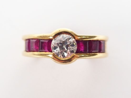 Bague monture or jaune ornée d'un diamant taille ancienne de 0,52ct en