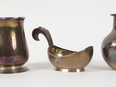 Kovsh en argent russe, anse ornée d'une pierre en cabochon.  Chope en 