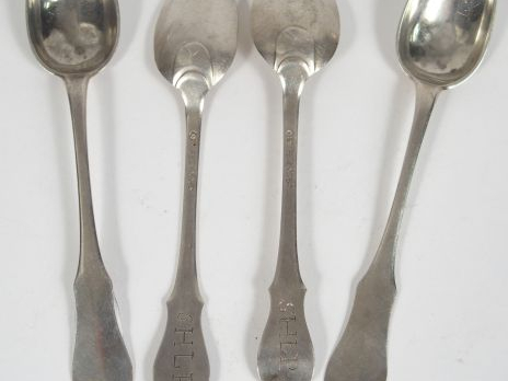 4 petites cuillères en argent XVIIIe, Lyon. Poids : 51 gr