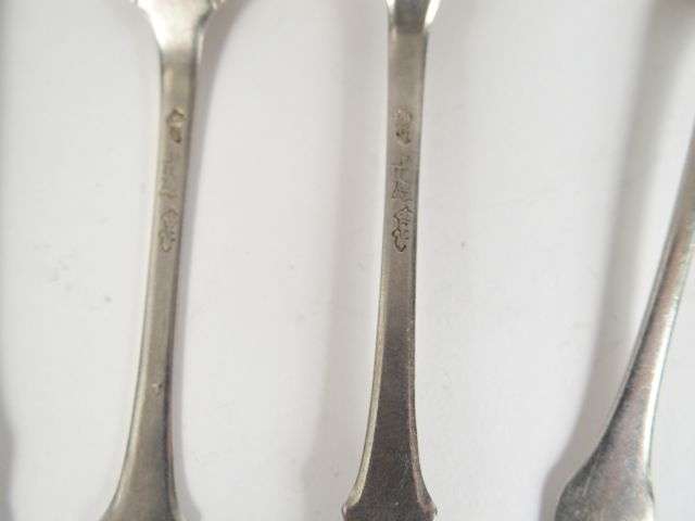 4 petites cuillères en argent XVIIIe, Lyon. Poids : 51 gr