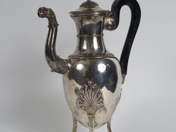 Grande verseuse de style Empire en argent, poinçon Vieillard, à décor 