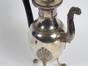 Grande verseuse de style Empire en argent, poinçon Vieillard, à décor 