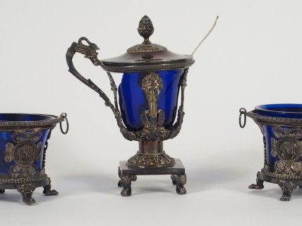 Garniture de table de style Empire en argent, poinçon Minerve, à décor