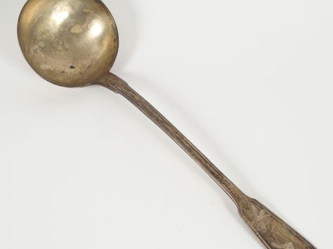 Louche en argent, poinçon Minerve, modèle à filet.  Poids. : 220 gr