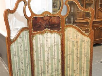 Paravent à trois bruns de style Louis XV en marqueterie, très belle or