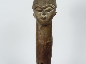 Tête piquet Lobi baathil. Burkina Faso H. 55 cm