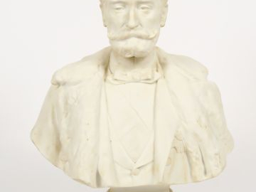 H. CHAPU "Carnot, Président de la République" Buste en biscuit de Sèvr