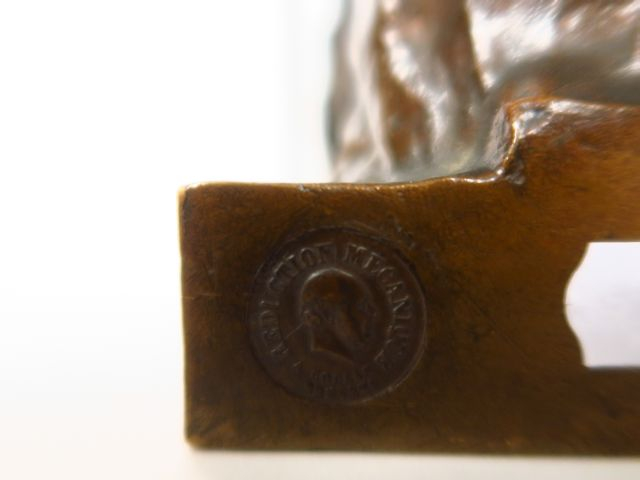 P. DUBOIS "Guerrier romain" Sculpture en bronze à patine brune. Signée